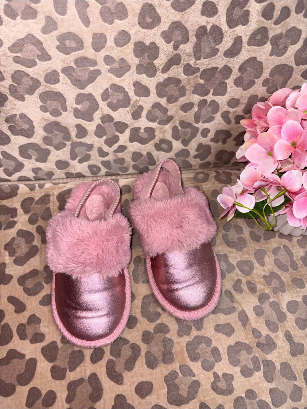 Toddler pink slippers